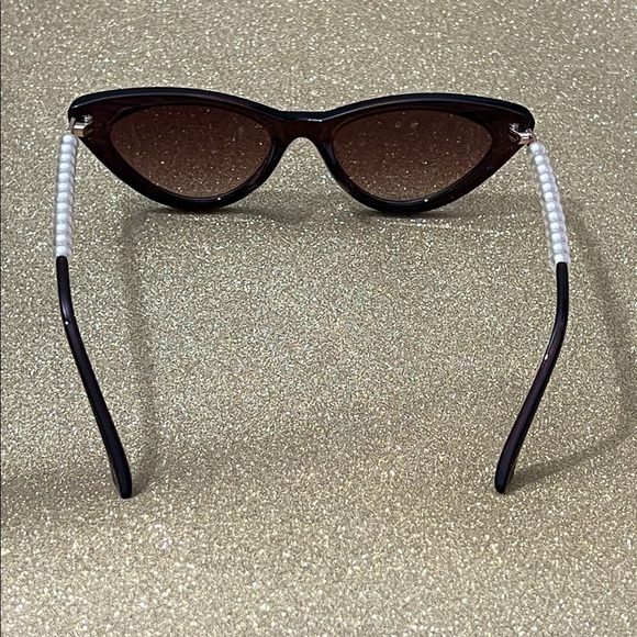 Elegant Cateye Sunglasses with Pearl Accents - Picture 5 of 11